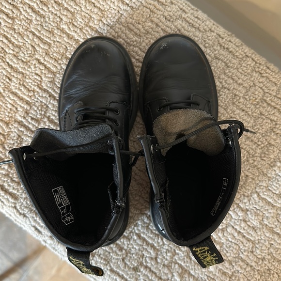 Dr. Marten’s YOUTH 1460 SOFTY T LEATHER LACE UP BOOTS - Picture 8 of 10